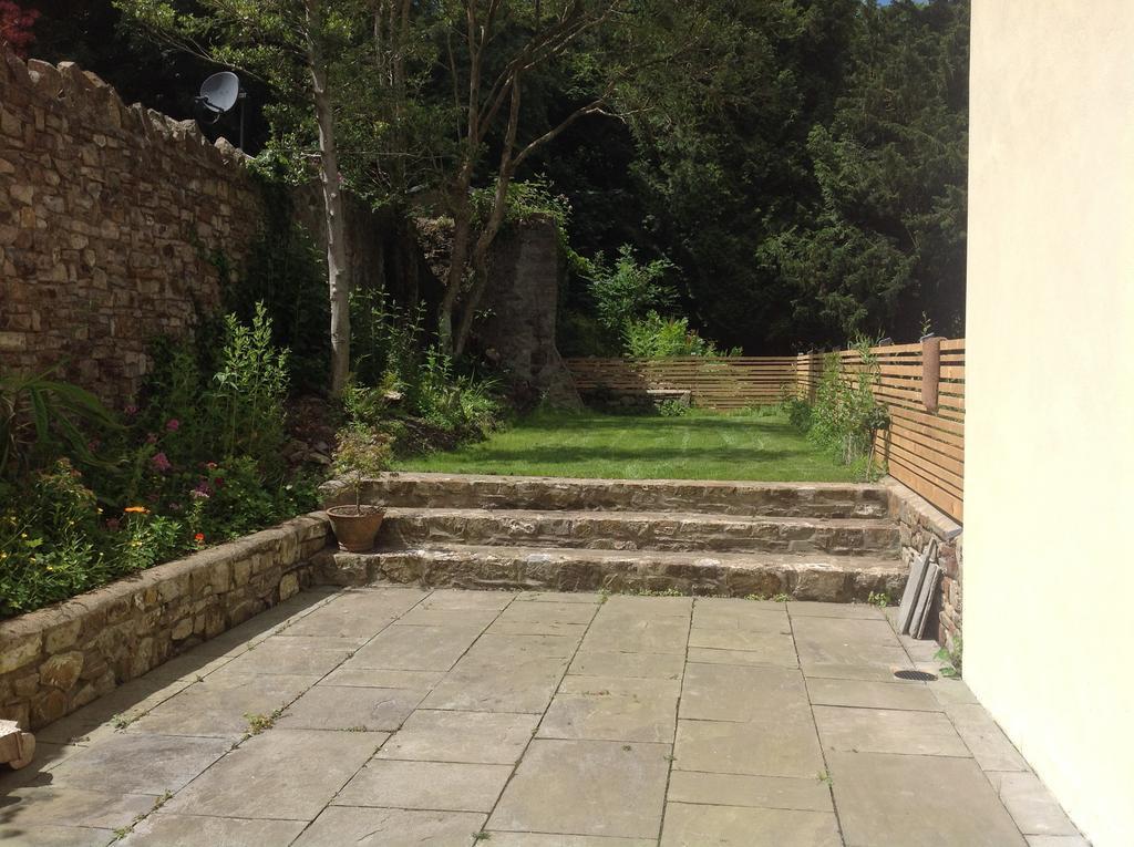 8a Spring Gardens Hotell Haverfordwest Exteriör bild