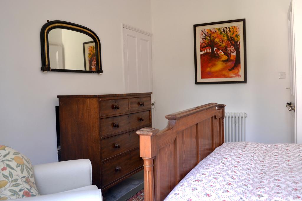 8a Spring Gardens Hotell Haverfordwest Exteriör bild