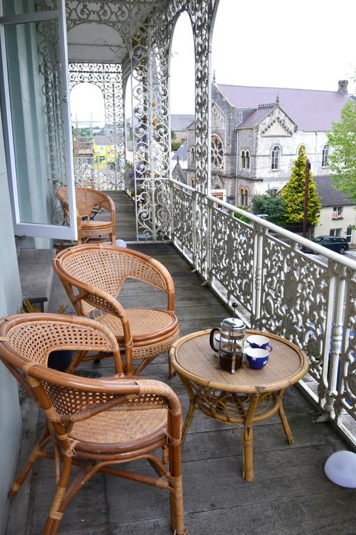 8a Spring Gardens Hotell Haverfordwest Exteriör bild