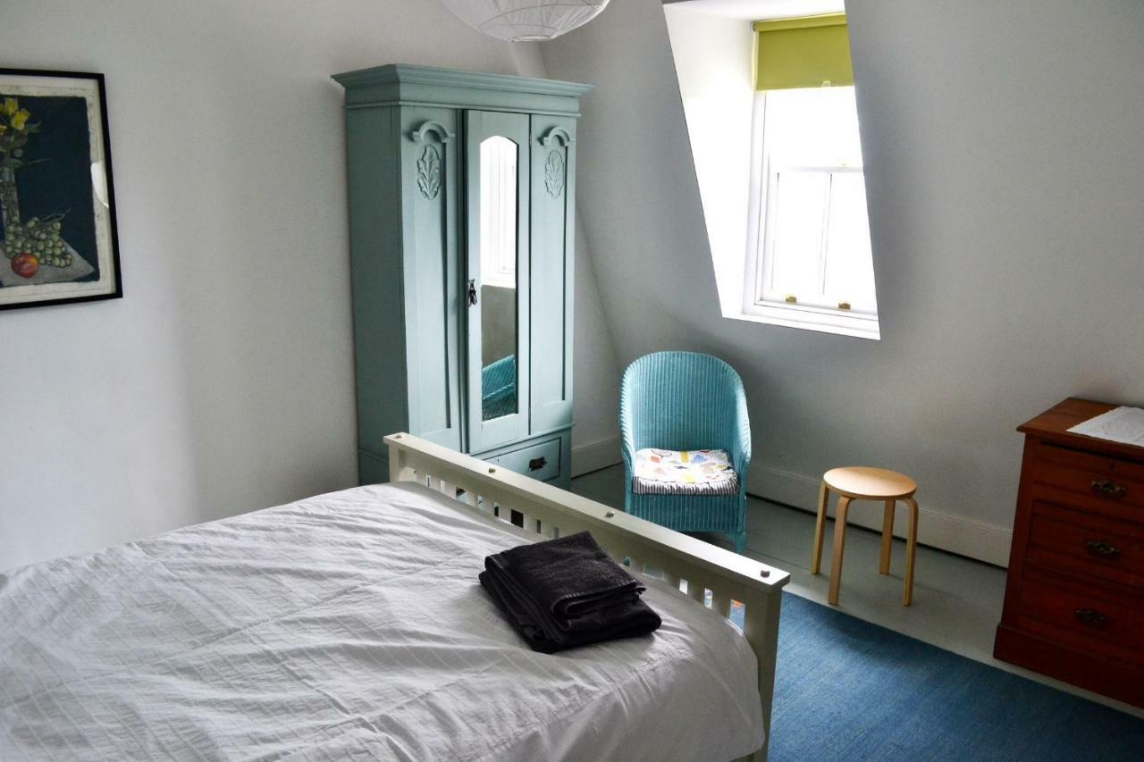 8a Spring Gardens Hotell Haverfordwest Exteriör bild
