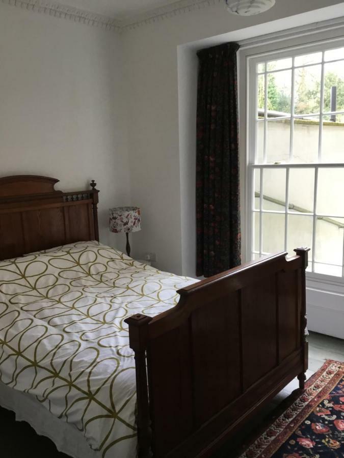 8a Spring Gardens Hotell Haverfordwest Exteriör bild