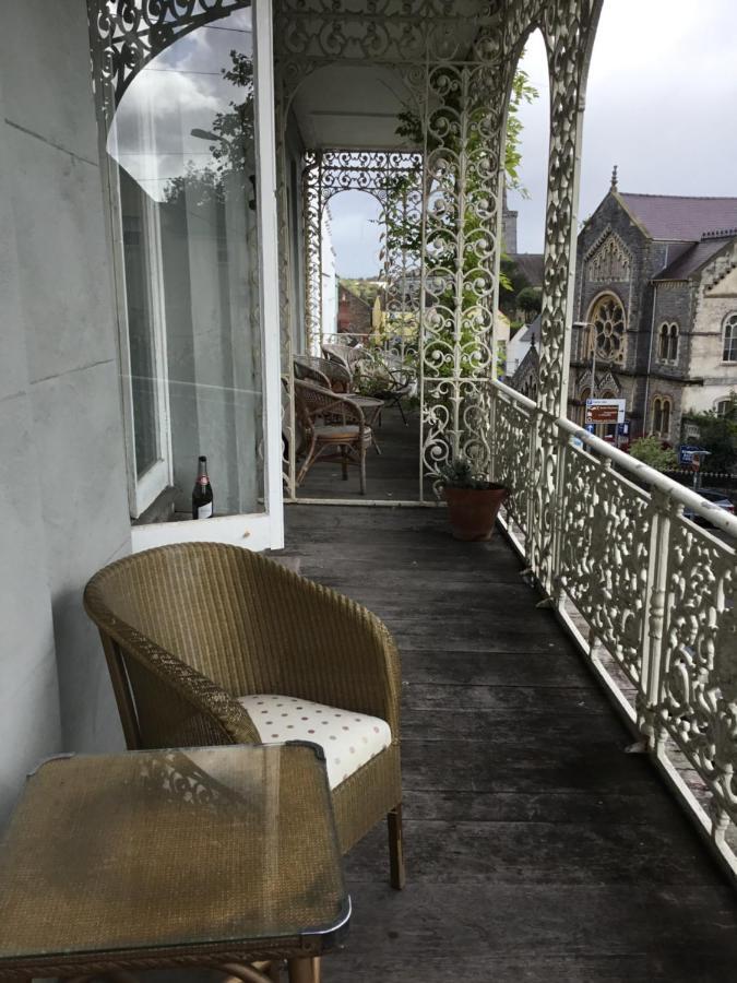 8a Spring Gardens Hotell Haverfordwest Exteriör bild