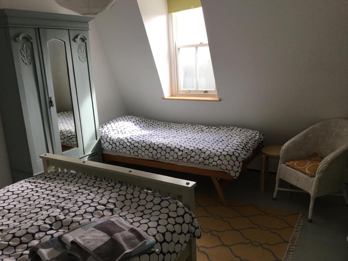 8a Spring Gardens Hotell Haverfordwest Exteriör bild